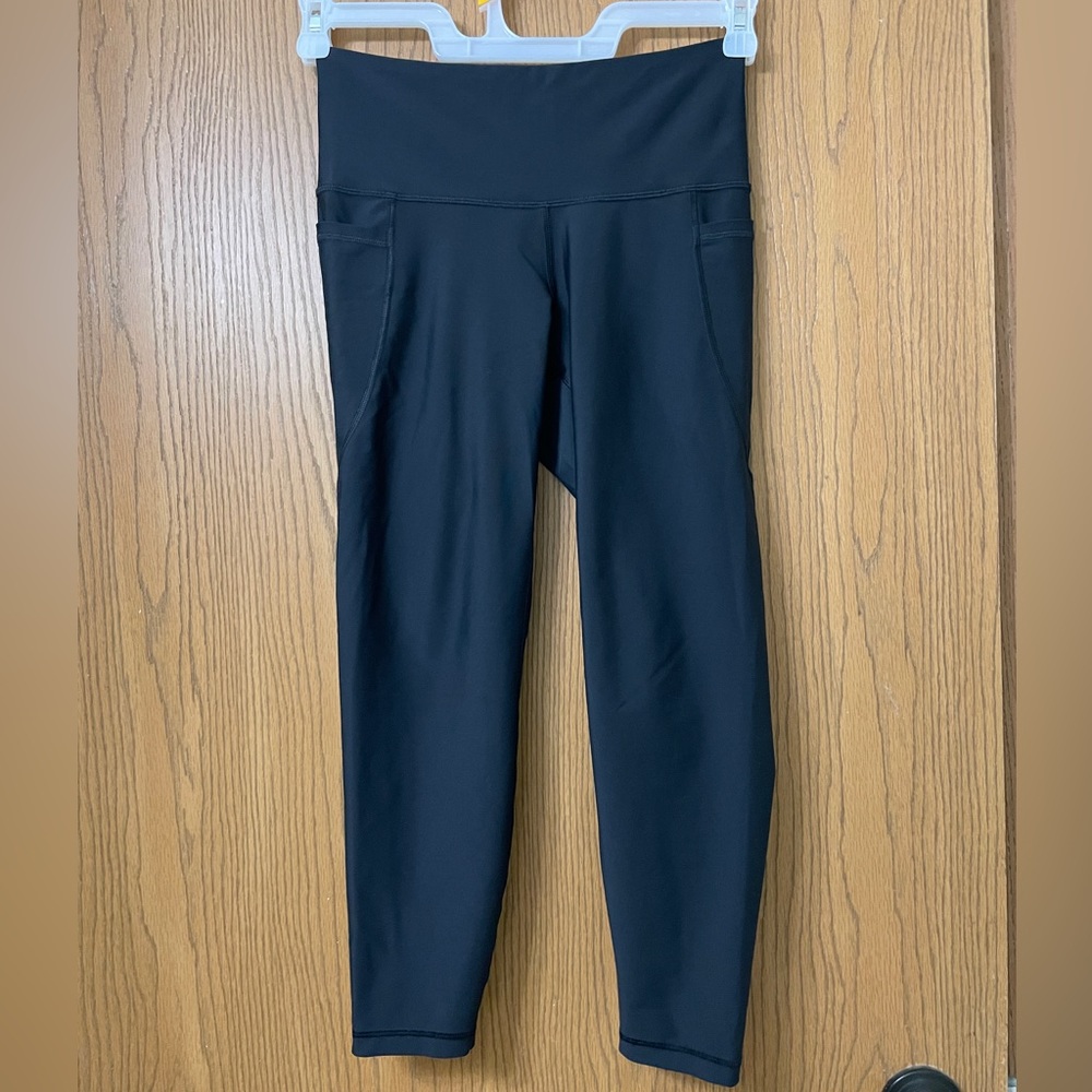 Old Navy Go Dry High-Waisted  7/8 Elevate Leggings with Side Pockets size MP